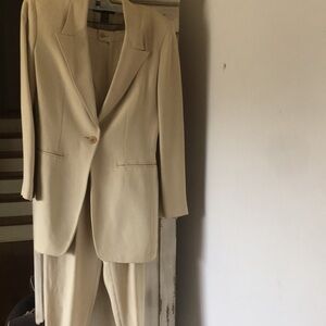 Beautiful Banana Republic cream pantsuit, size 0,  Made in Italy used